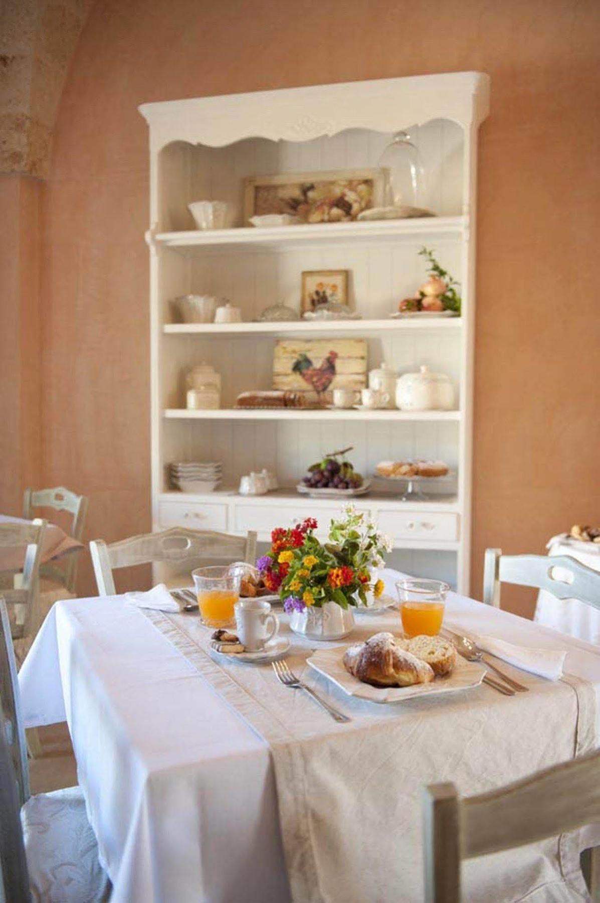 Hostal Donna Lucrezia Pezze Di Greco Exterior foto
